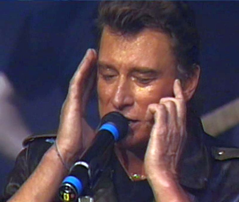Johnny chante pour les "enfoir&eacute;s"