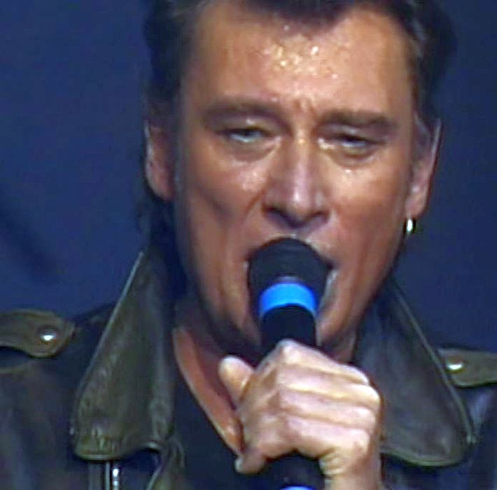 Johnny chante pour les "enfoir&eacute;s"