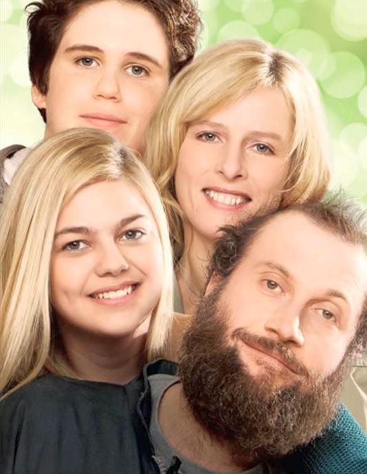 Louane Emera la famille B&eacute;lier
