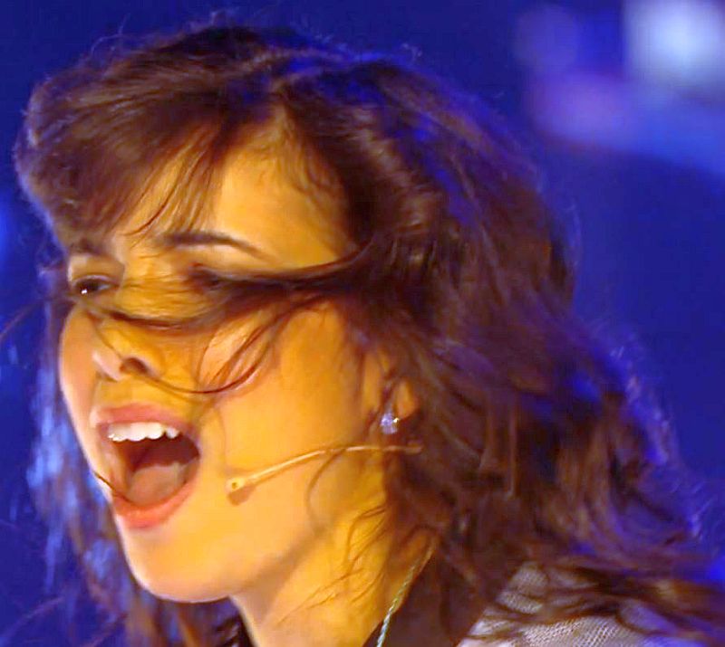 Indila chate "dernière danse" aux NRJ awards 2014