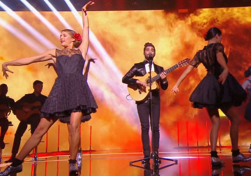 Kendji Girac chante  "color gitano"