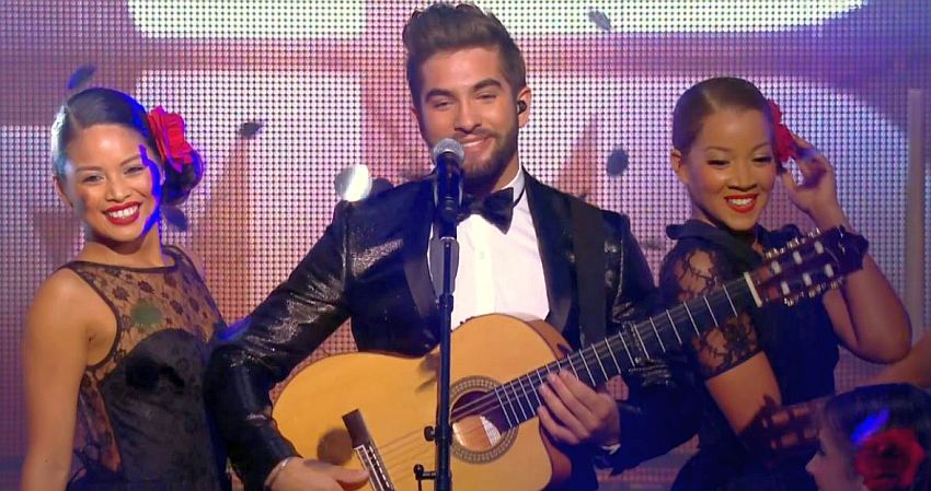 Kendji Girac chante  "color gitano"