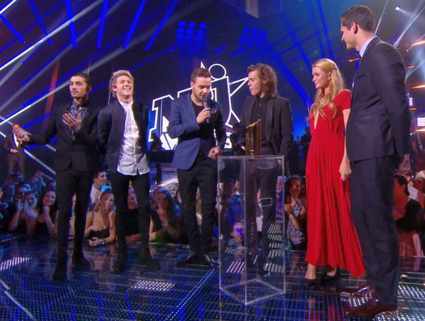 Les One Direction NRJ award meilleur groupe international