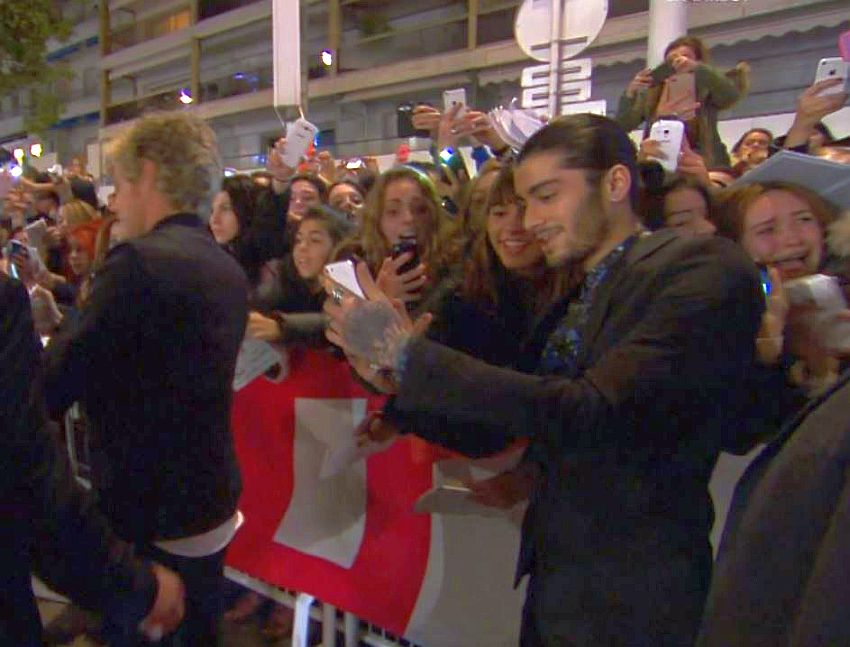 Niall Horan et Zayn Malik de One Direction avec les fans à Cannes 2014