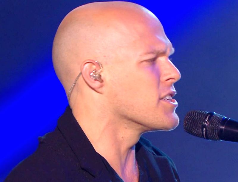 Sam Martin sings "Dangerous" by David Guette