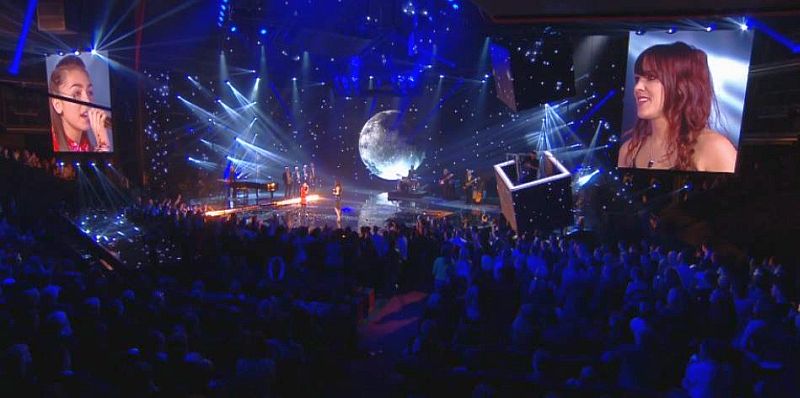 Zaz chante "éblouie par la nuit" avec Carla