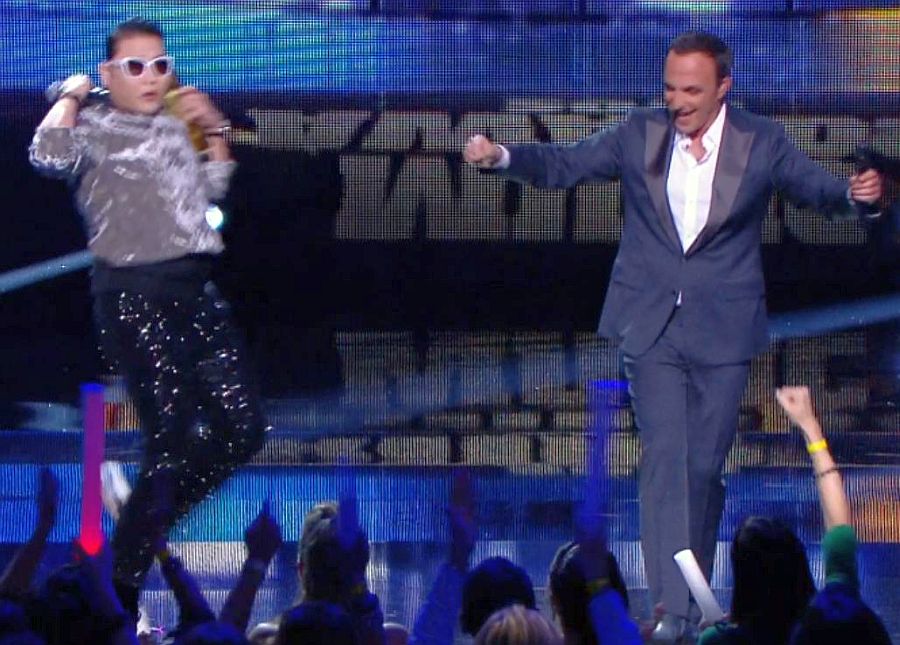 Psy et Nikos Aliagas